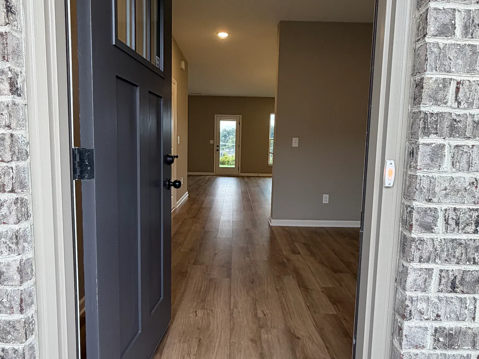 4 bed, 2352 sqft, $2,800 — Photo 2