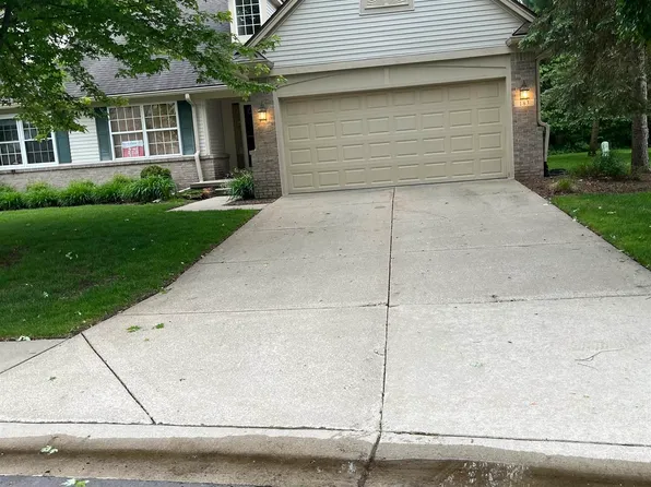 183 Four Seasons Dr, Lake Orion, MI 48360
