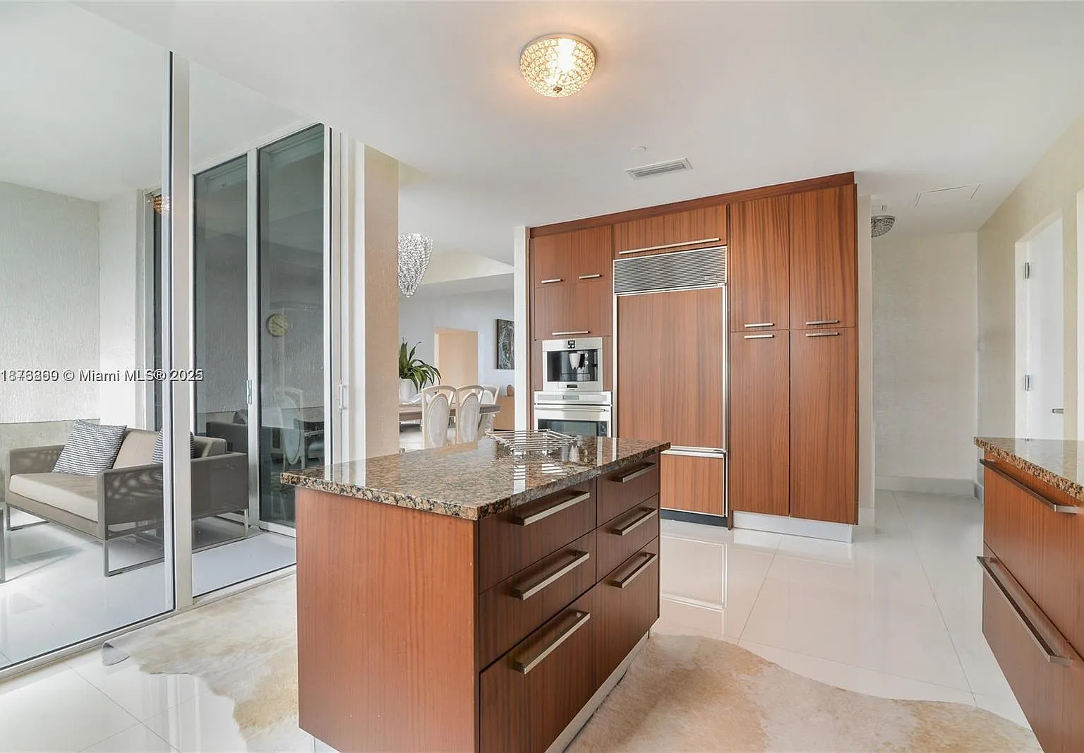 3 bed, 2558 sqft, $9,800 — Photo 4