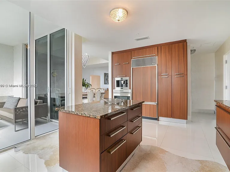 15811 Collins Ave #704 — Photo 4