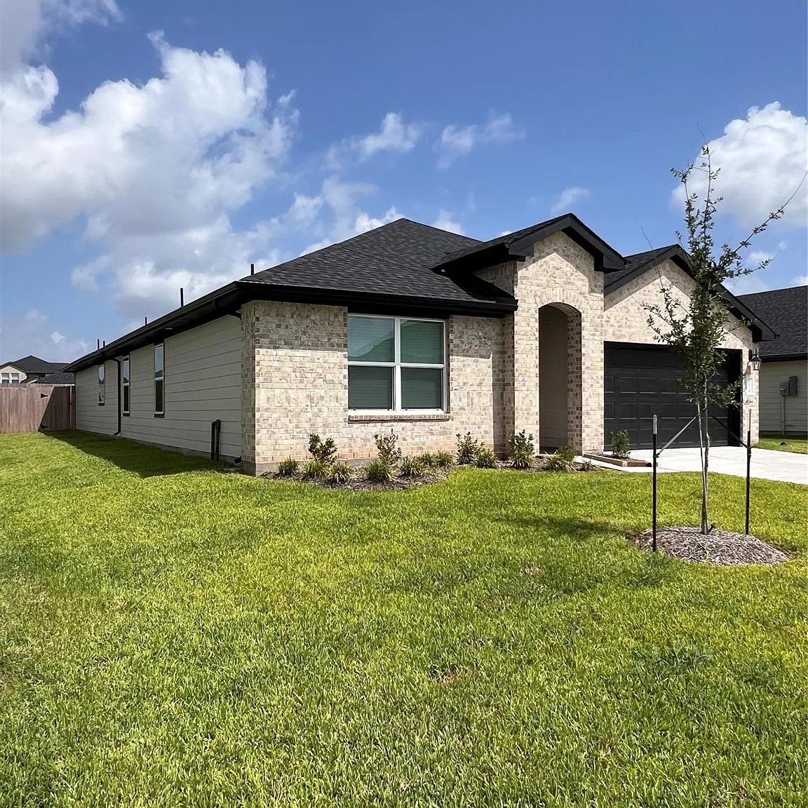 4 bed, 3.0 bath, 2199 sqft, $2,500 — Photo 4