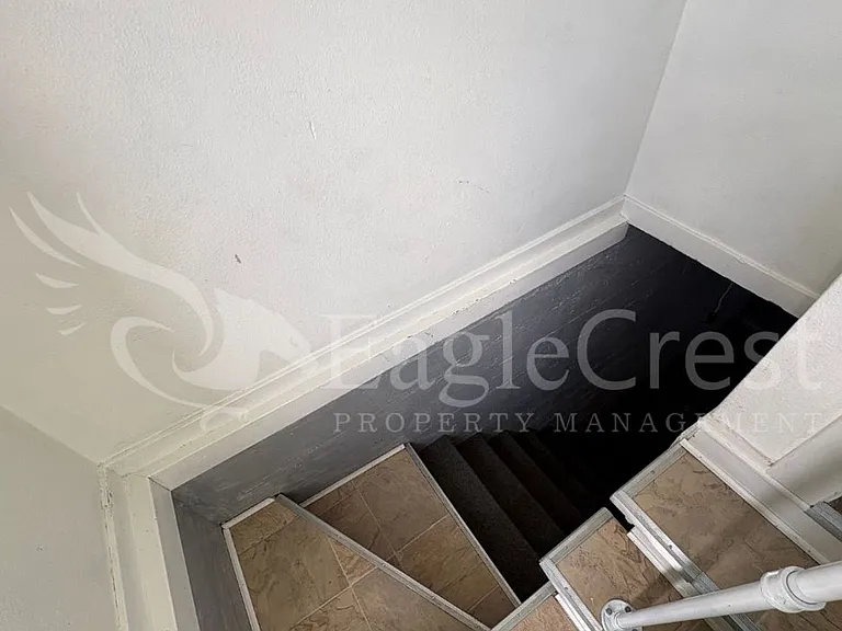 1001 W Chestnut St — Photo 29