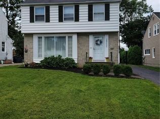24000 E Groveland Rd, Beachwood, OH