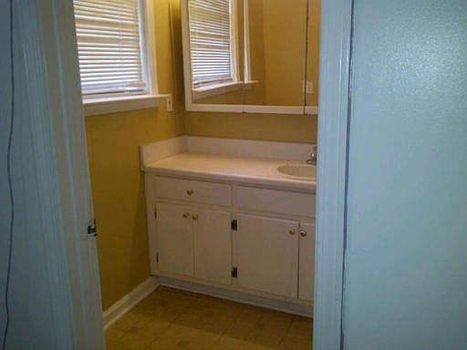 2nd image of 412 Linden Ave NE APT 1