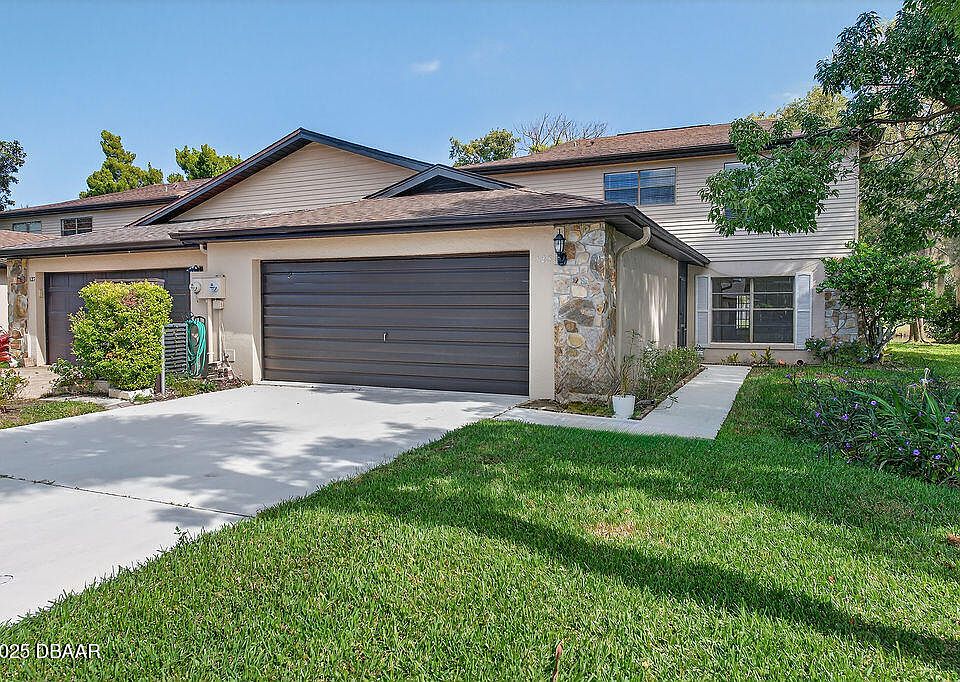 1st image of 125 Deer Lake Cir
