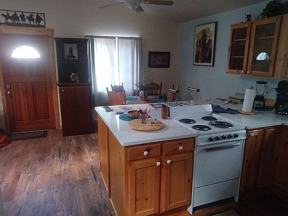3rd image of 643 Arapahoe Trl