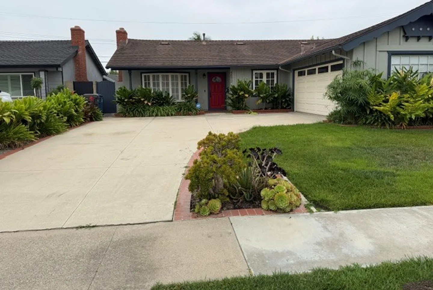 4 Bedroom 3 Bath Home With Family Room — Photo 1