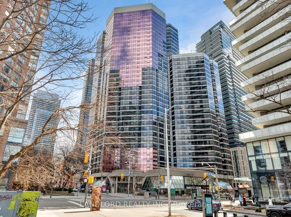 1001 Bay St #1202, Toronto, ON M5S 3A6
