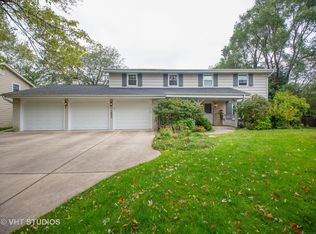 1692 Longvalley Dr, Northbrook, IL