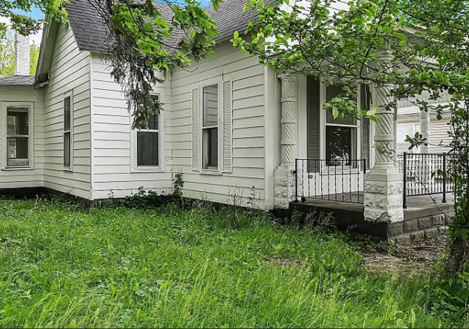Fully Remodeled 3 Bedroom Windfall Home! — Photo 3