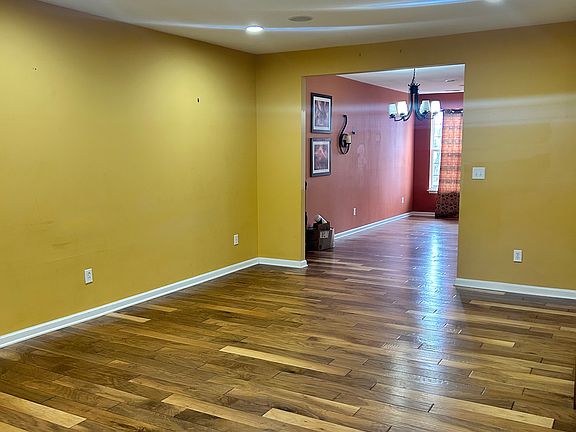 3rd image of 381 Wilmore Dr