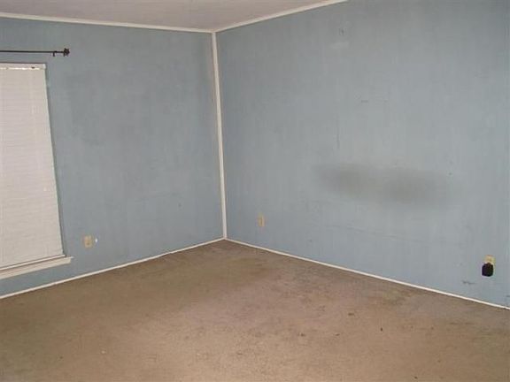 3rd image of 3025 Robin Hill Ln