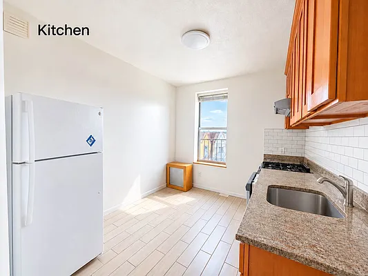 Kitchen, photo 1