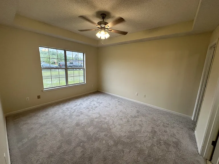 966 Yale Ct — Photo 9