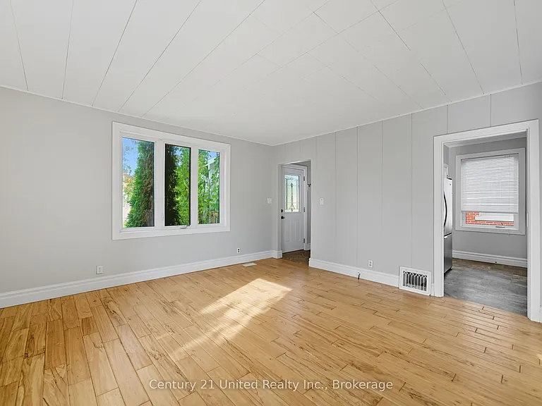 559 Hamilton St — Photo 8