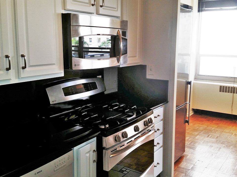 1st image of 3950 N Lake Shore Dr APT 221