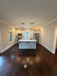 1 bed, 1.0 bath, 832 sqft, $1,800 — Photo 2