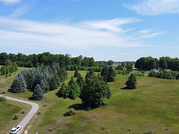 4th image of 27 White Tail Dr