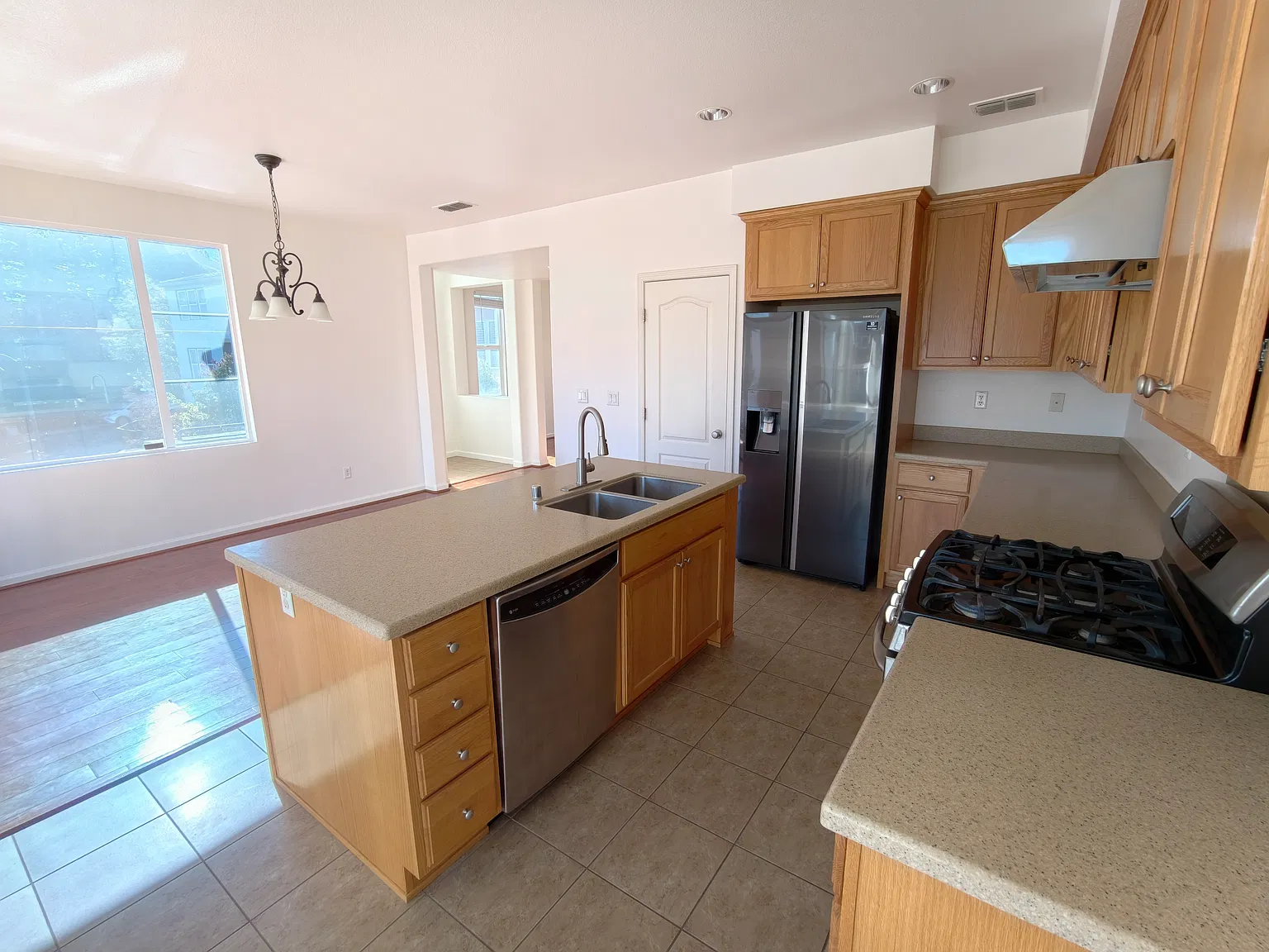 3 bed, 1753 sqft, $4,500 — Photo 4