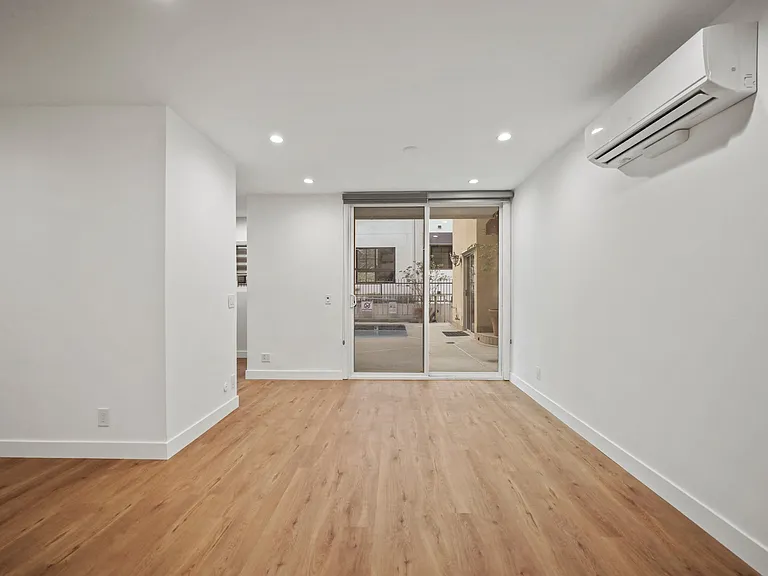 Blackburn Beverly by Wiseman — Photo 86