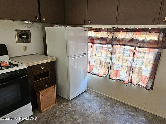 3rd image of 101 Hemlock Cir