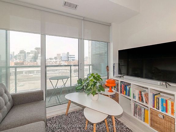 4th image of 1 Edgewater Dr #823