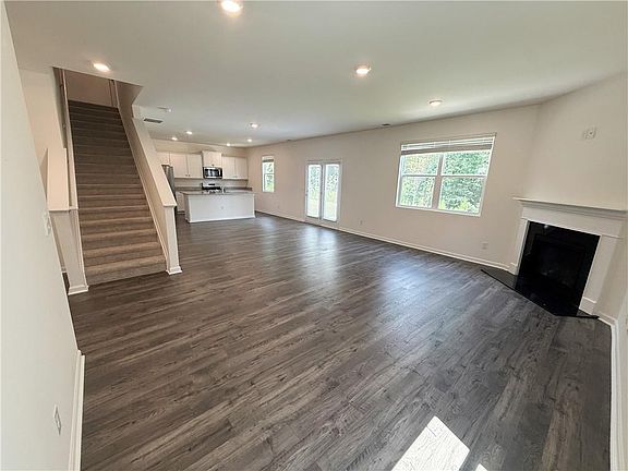 4th image of 174 Woodbrook Trl