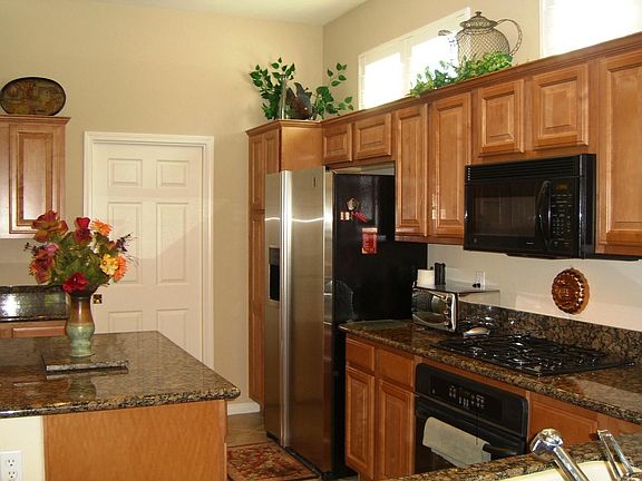 Gourmet Kitchen, Slab Granite