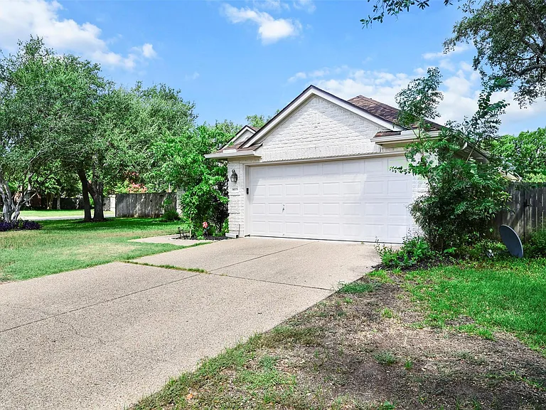 6006 Barletta Dr — Photo 3