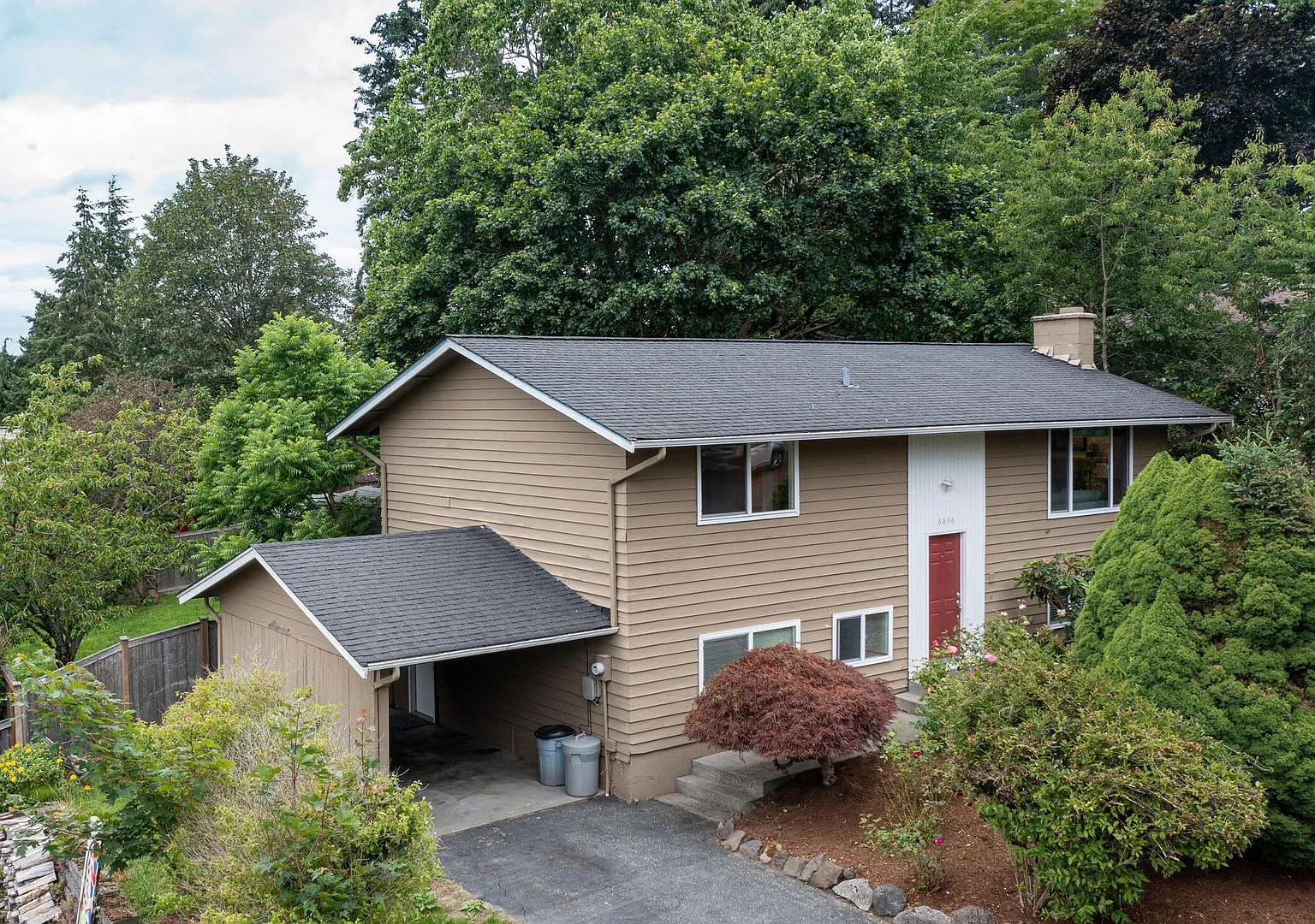 Spacious 4-Bedroom Home in Finn Hill for Rent — Photo 1
