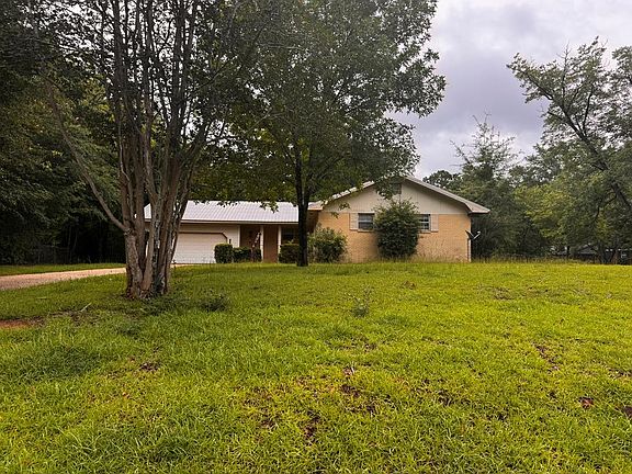 2nd image of 705 Dogwood Trl