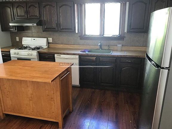 2nd image of 15 Clive St #1