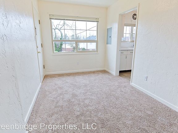 3rd image of 4041 SE Belmont St APT 3