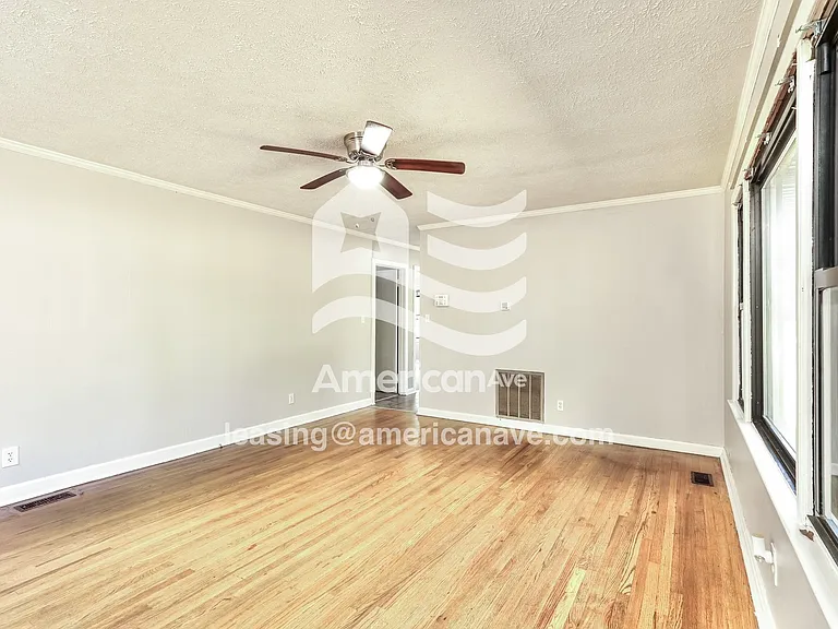 18175_002_living_room_14004237.jpg