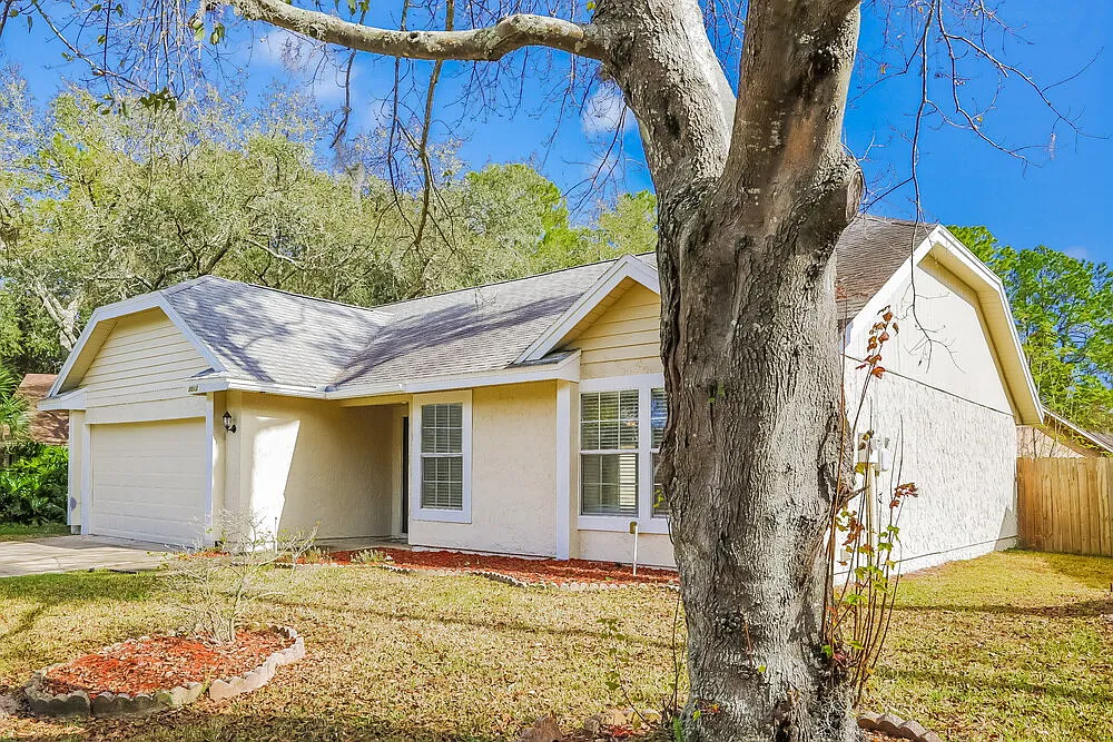 3 bed, 2.0 bath, 1436 sqft, $2,235 — Photo 3