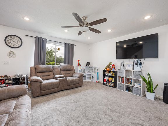 3rd image of 441 E Sunland Dr #3