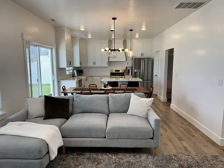 355 W 3085 S — Photo 9