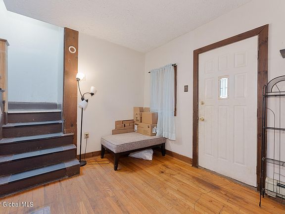3rd image of 829 Gerling St