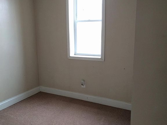 4th image of 343 Roseberry St