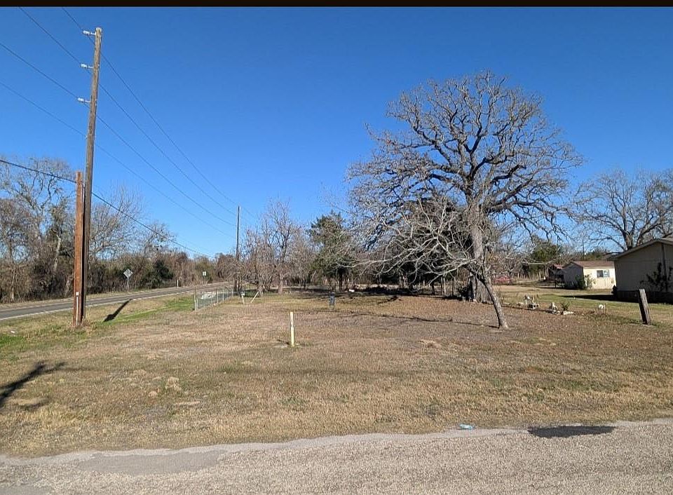 1st image of 113 S Santa Fe Rd