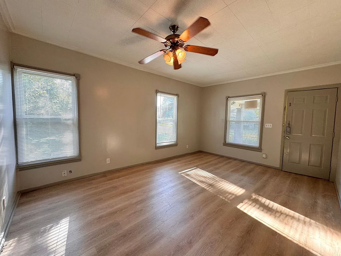 1 Bed 1 Bath Duplex — Photo 3