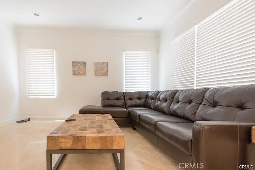 4 bed, 4.5 bath, 2697 sqft, $6,500 — Photo 3
