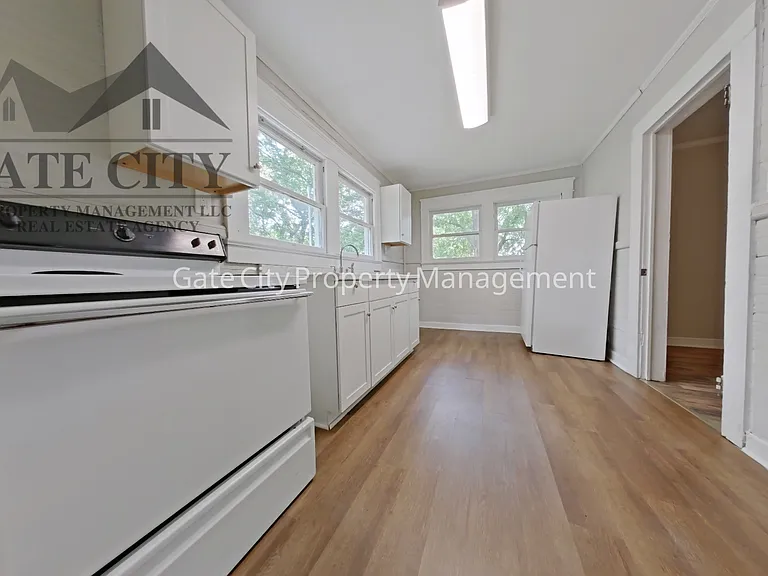 303 W 6th Ave #D — Photo 2