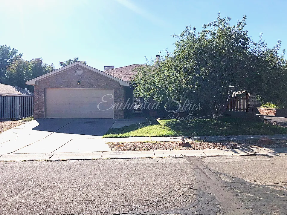 7601 Primrose Dr NW