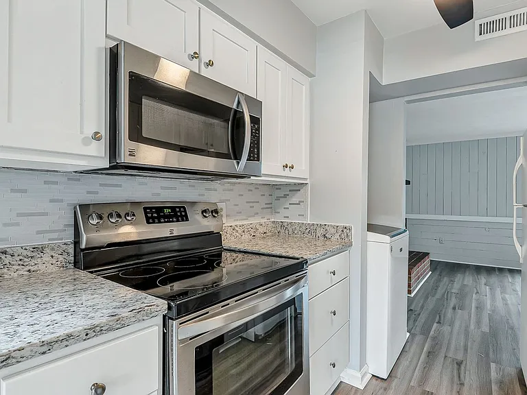 945 Indian Cir — Photo 11