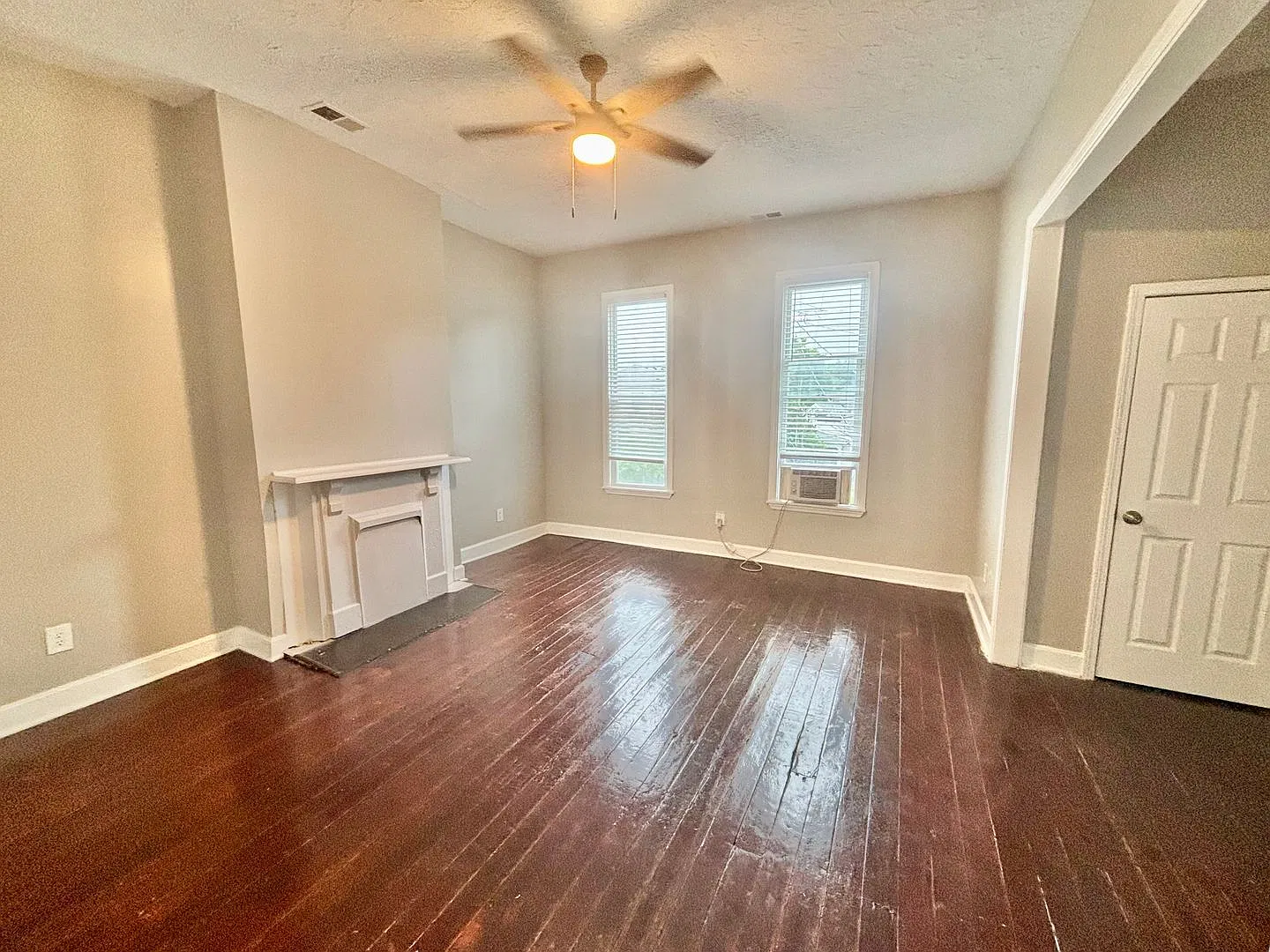 Shelby Park - Updated 1 Bedroom 1 Bath Apartment — Photo 4