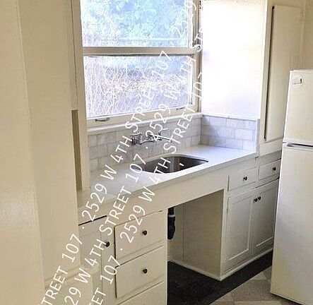 5th image of 2529 W 4th St APT 107