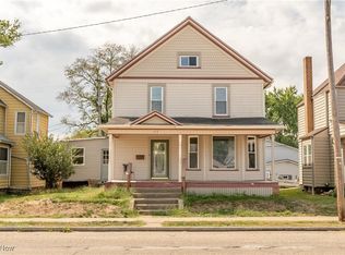 412 W 3rd St, Uhrichsville, OH