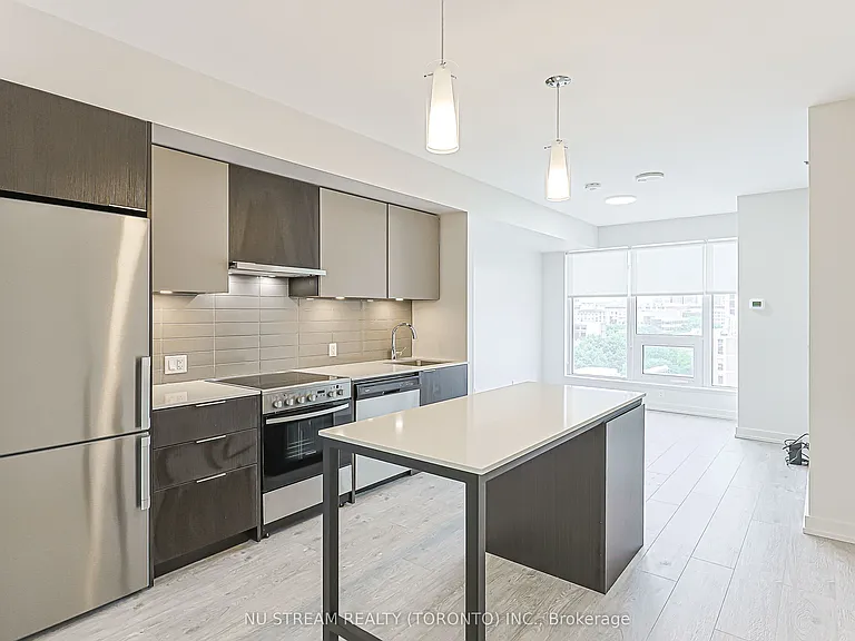 203 College St #905 — Photo 3