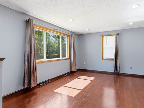2nd image of 506 Cardinal Ln Unit 506